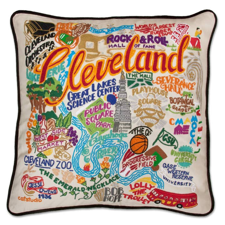 Coussin brodé à la main Cleveland pour la vente par catstudio