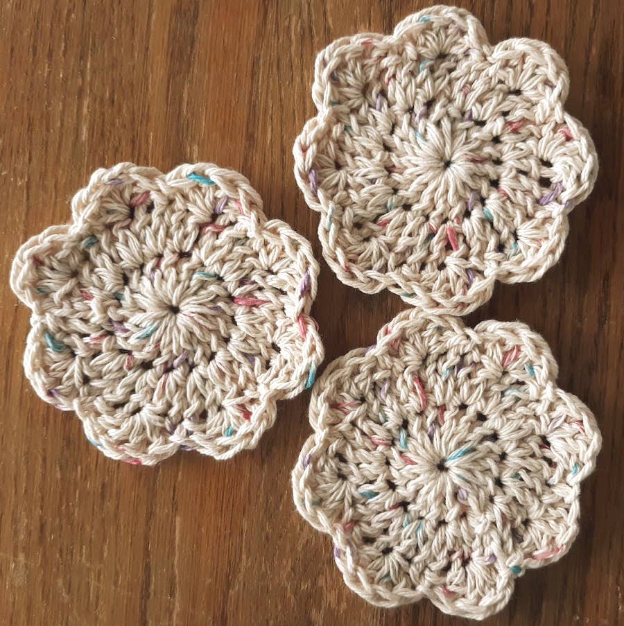 Clover Garden Crafts - Wholesale Wash Cloth - Cotton Crochet Floral Off White Ecru Speckled Face Scrubbies1