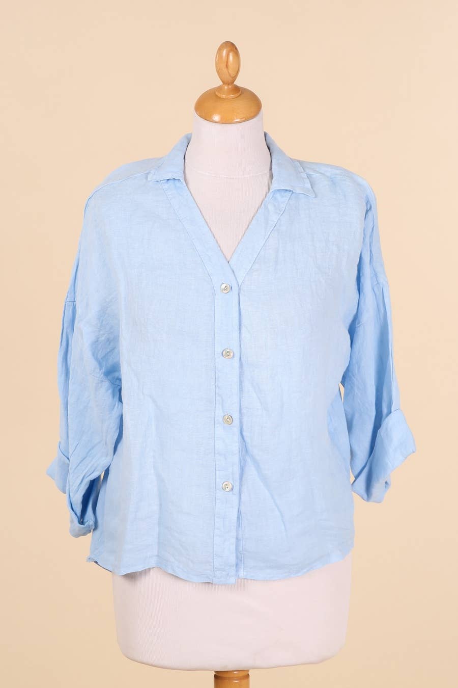 la maison des fibres naturelles – Engroshandel Skjorte med buttondown – til kvinder – Hørskjorte med sidelommer og bagplissering21