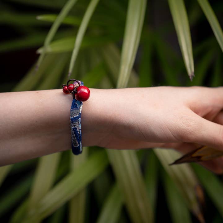 KOTO - Wholesale Prayer Beads Bracelet - Kimono Fabric Bracelet |BLUE Floral
Pattern made in Kyoto1