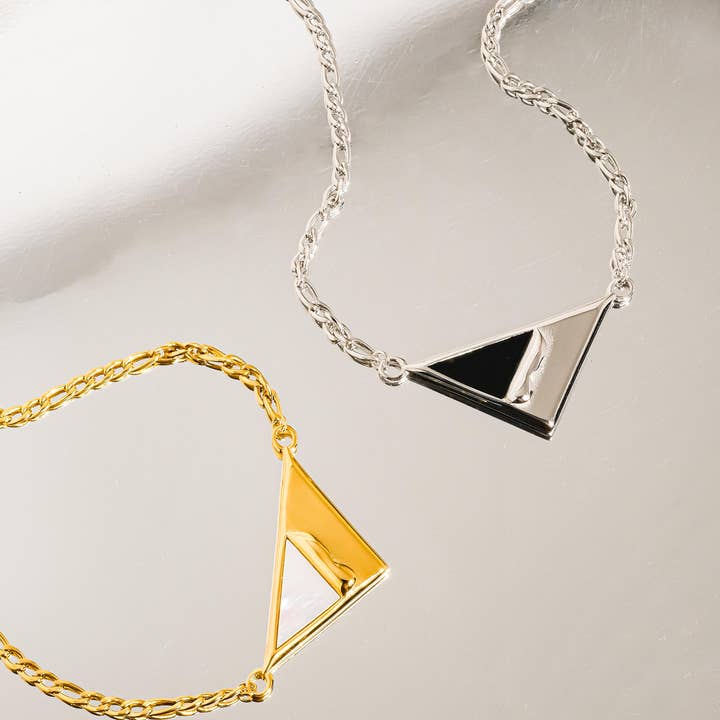 Flânerie by MAIQ - Wholesale Pendant/Charm Necklace - Fanny 18K Gold Non-Tarnish Triangle Urban Necklace
