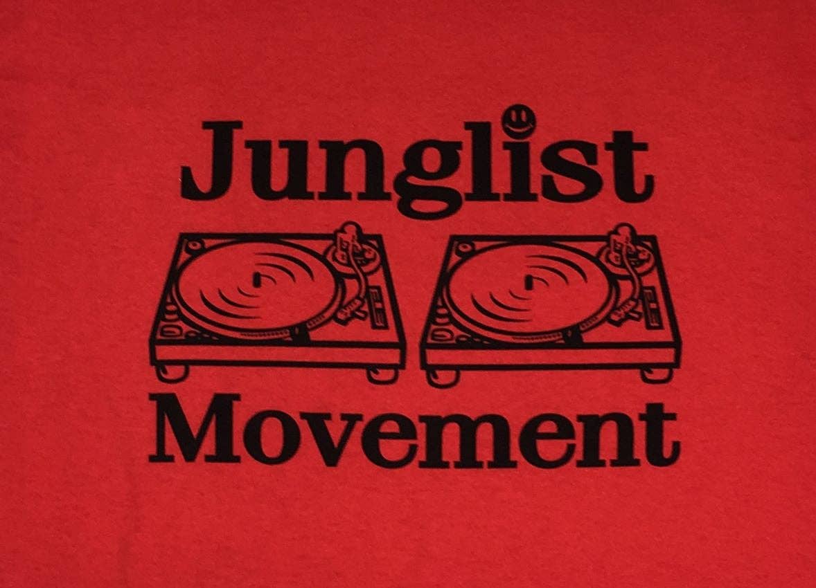 Aerosoul Limited – Großhandel T-Shirt mit Siebdruck – Herren – Junglist Movement T-shirt (Rot mit schwarzem Aufdruck)1