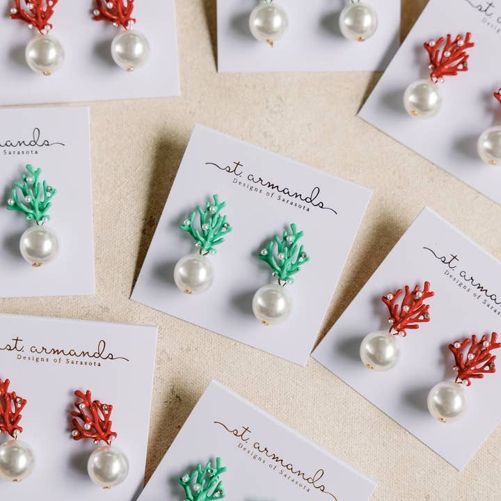 St Armands Designs of Sarasota - Vente Boucles d'oreilles pendantes - Mini-boucles d'oreilles tendance en corail turquoise et perles4