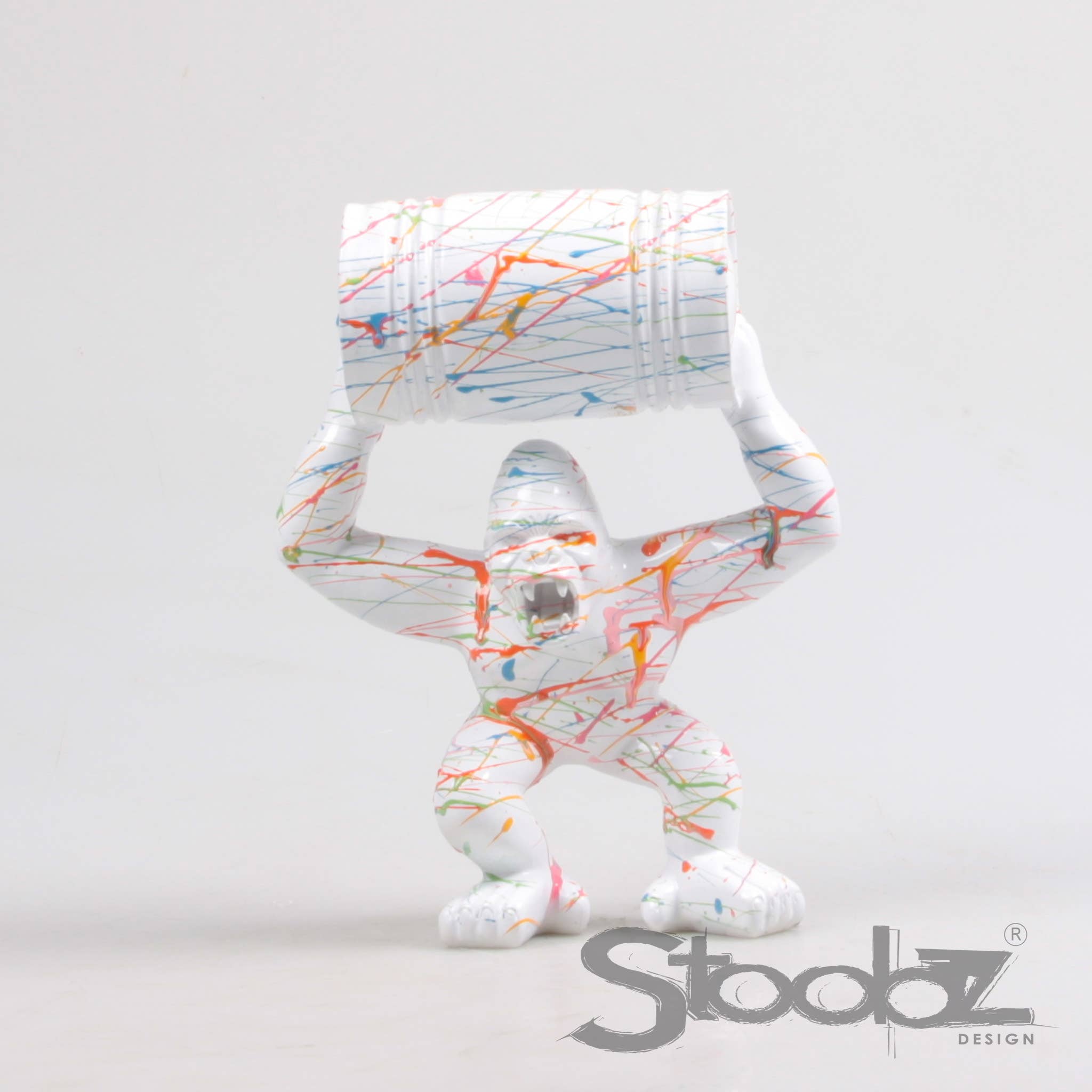 Imhof & Stevens BV - Wholesale Decorative Figurine - GORILLA M/OIL CAN 4 WHEELS B/W/B/Y SPRAY 21 CM STOOBZ DESIGN4