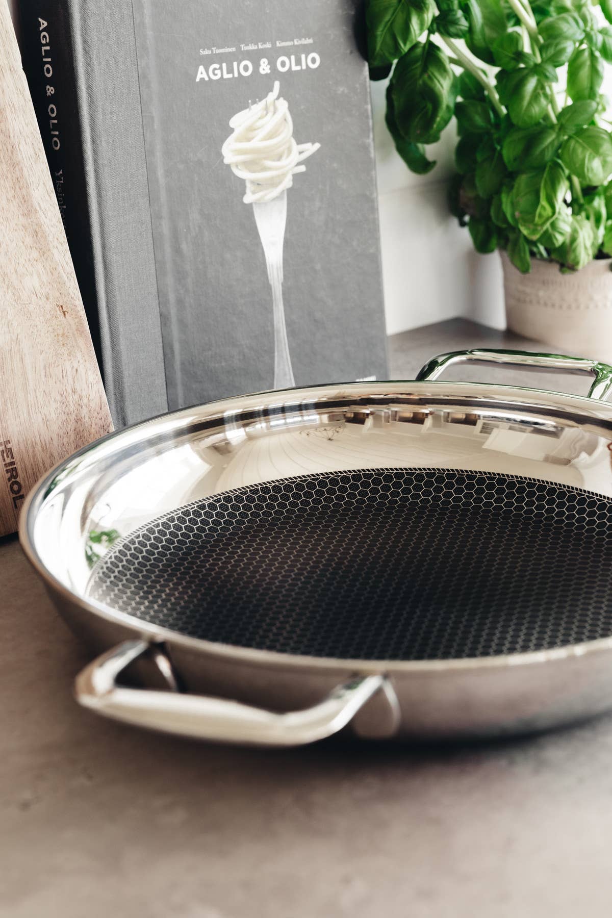 HEIROL - Wholesale Pan - SERVING-/FRYING PAN 28 CM Steelsafe Pro1