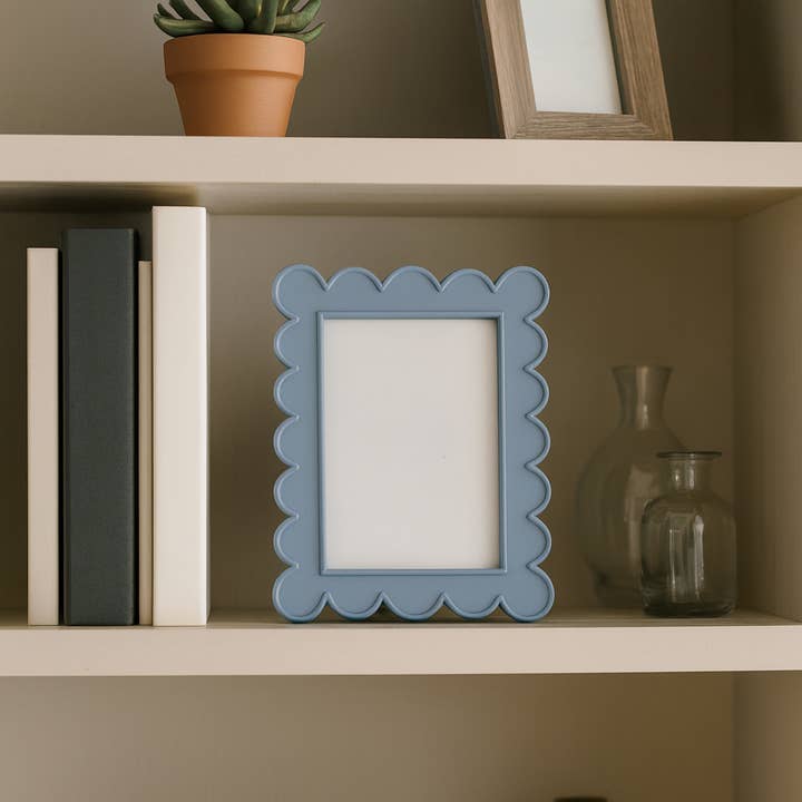 Sagebrook Home - Wholesale Picture Frame - Photo Frame - Blue Resin/Glass Scallop Edge, 4x6 in.1