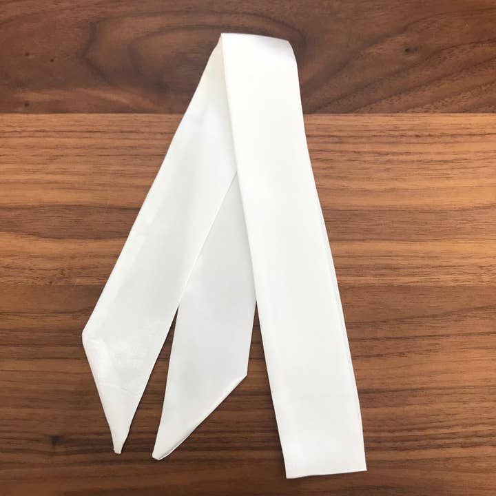 Sciarpa bondage con scollo a V tinta unita per la vendita all'ingrosso da parte di Restrained Grace