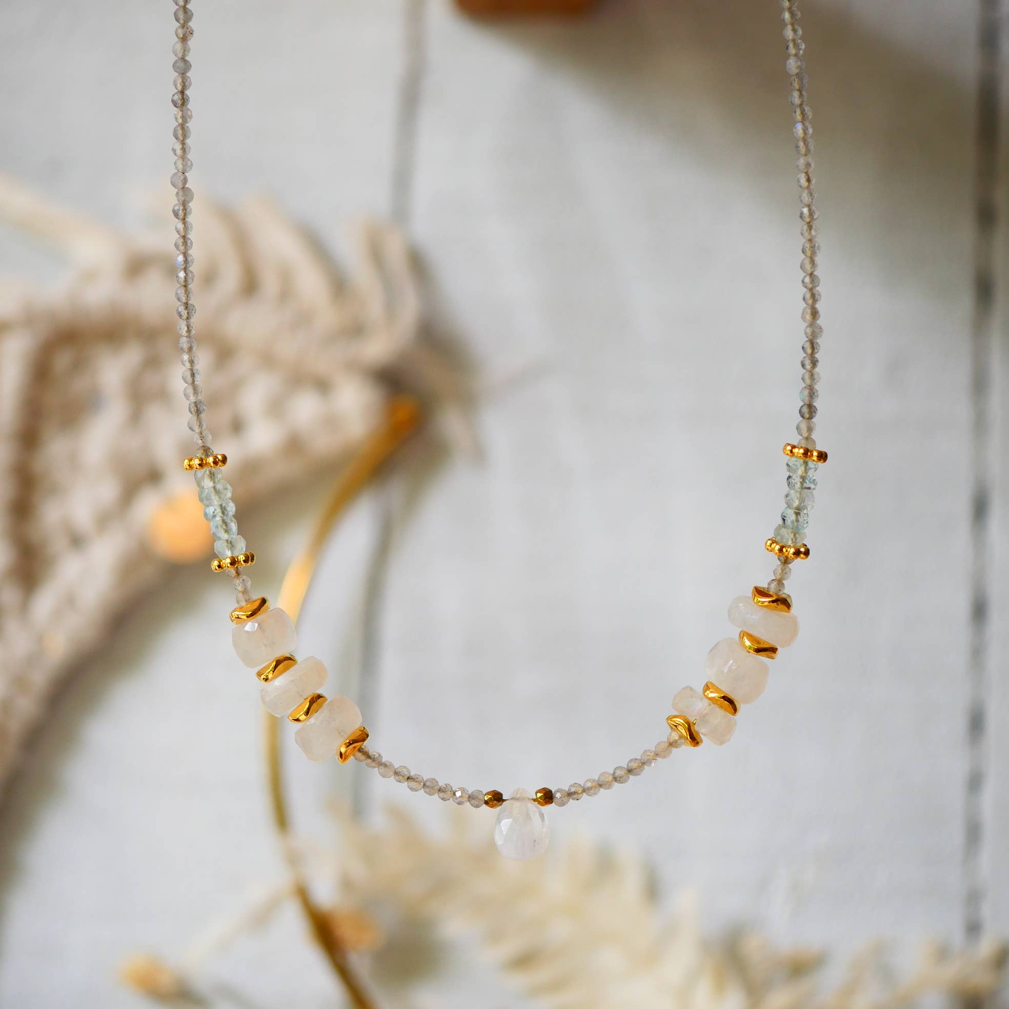 GINANDGER – wholesale Beaded/pearl necklace – NECKLACE DEVAK LABRADORITE AND MOONSTONE1