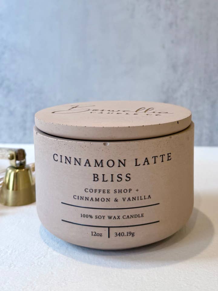 Cinnamon Latte Bliss - Giosuè 1:9 (12oz) per la vendita all'ingrosso da parte di Boswellia Candle Co.