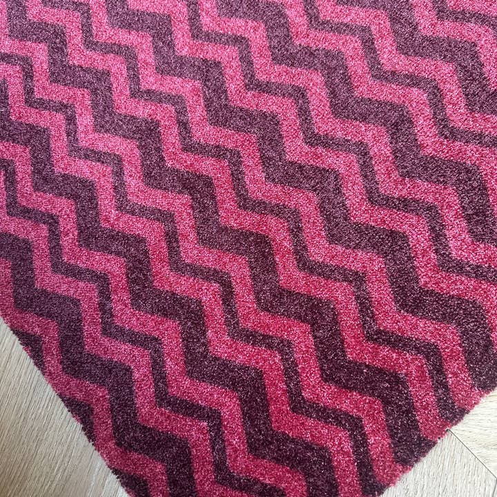 Tapete Chevron Bordeaux por atacado de Bubble & Blend
