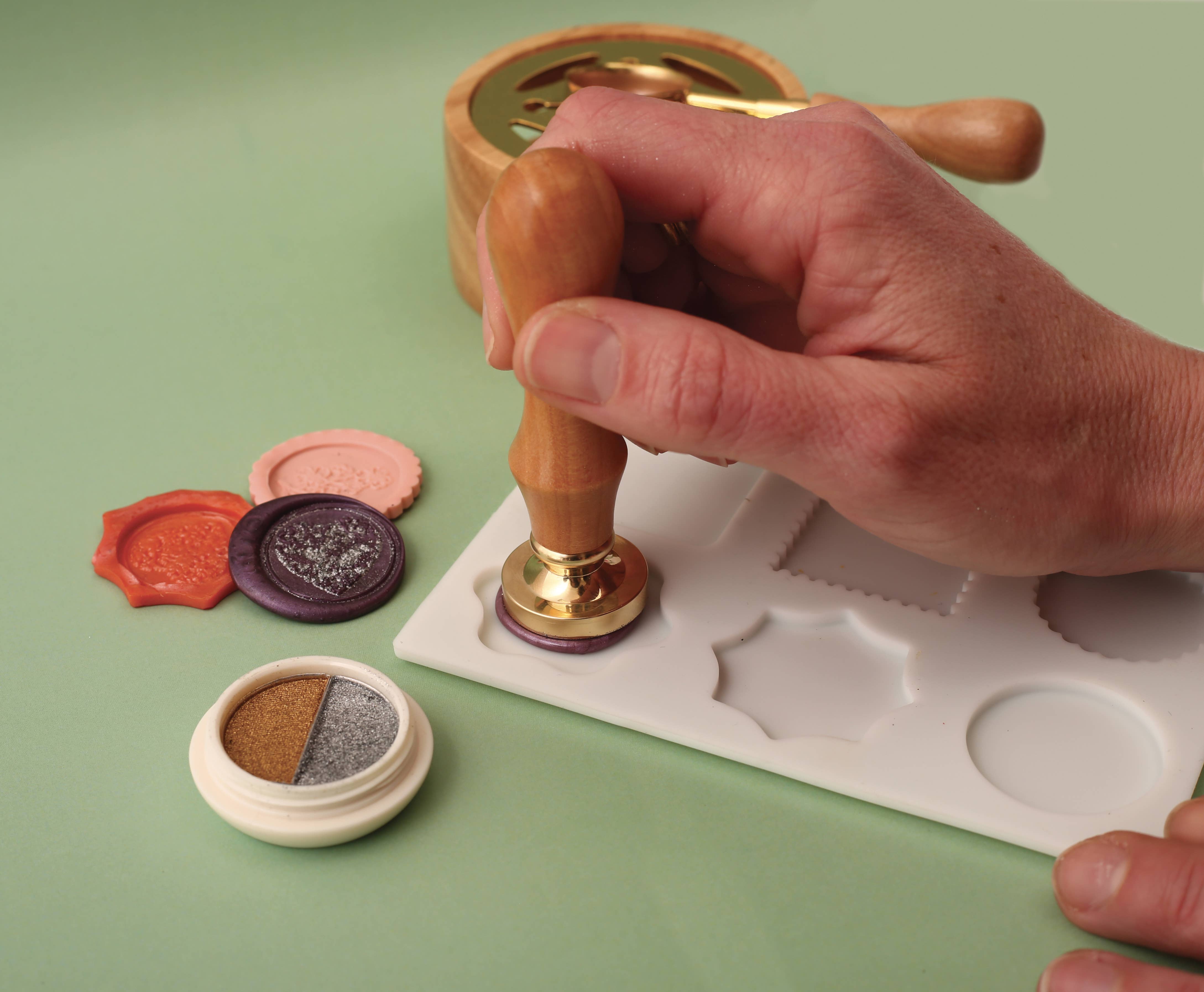 Graine Créative - Wholesale Retailer Display - Paper & Novelty - GOLD AND SILVER POWDER FOR WAX SEAL5