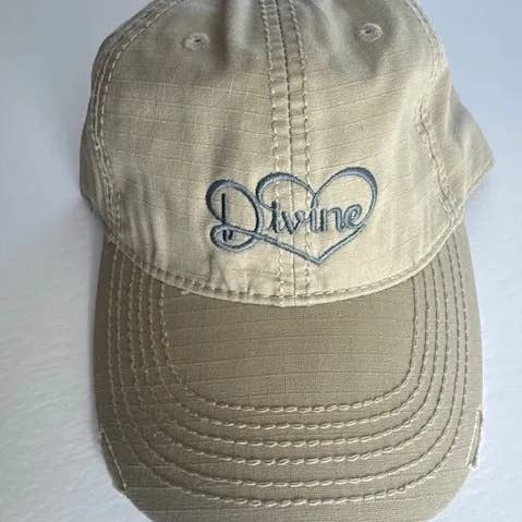 Chapeau Divin pour la vente par Twenty6 Designs