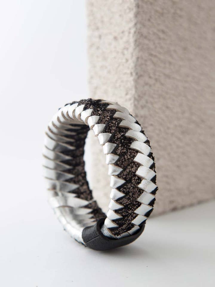 Regnbuearmbånd Vævet - Sølv/Sort* for engroshandel hos Iskin Sisters