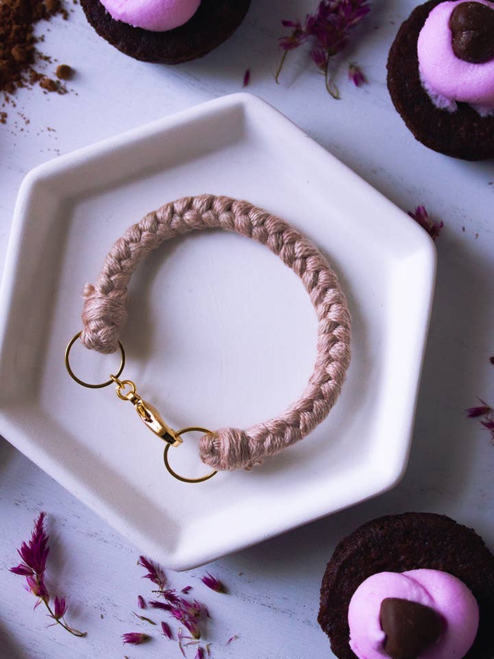 Coco Armbånd - naturligt farvet med ægte chokolade for engroshandel hos Teddy Taylor Jewelry