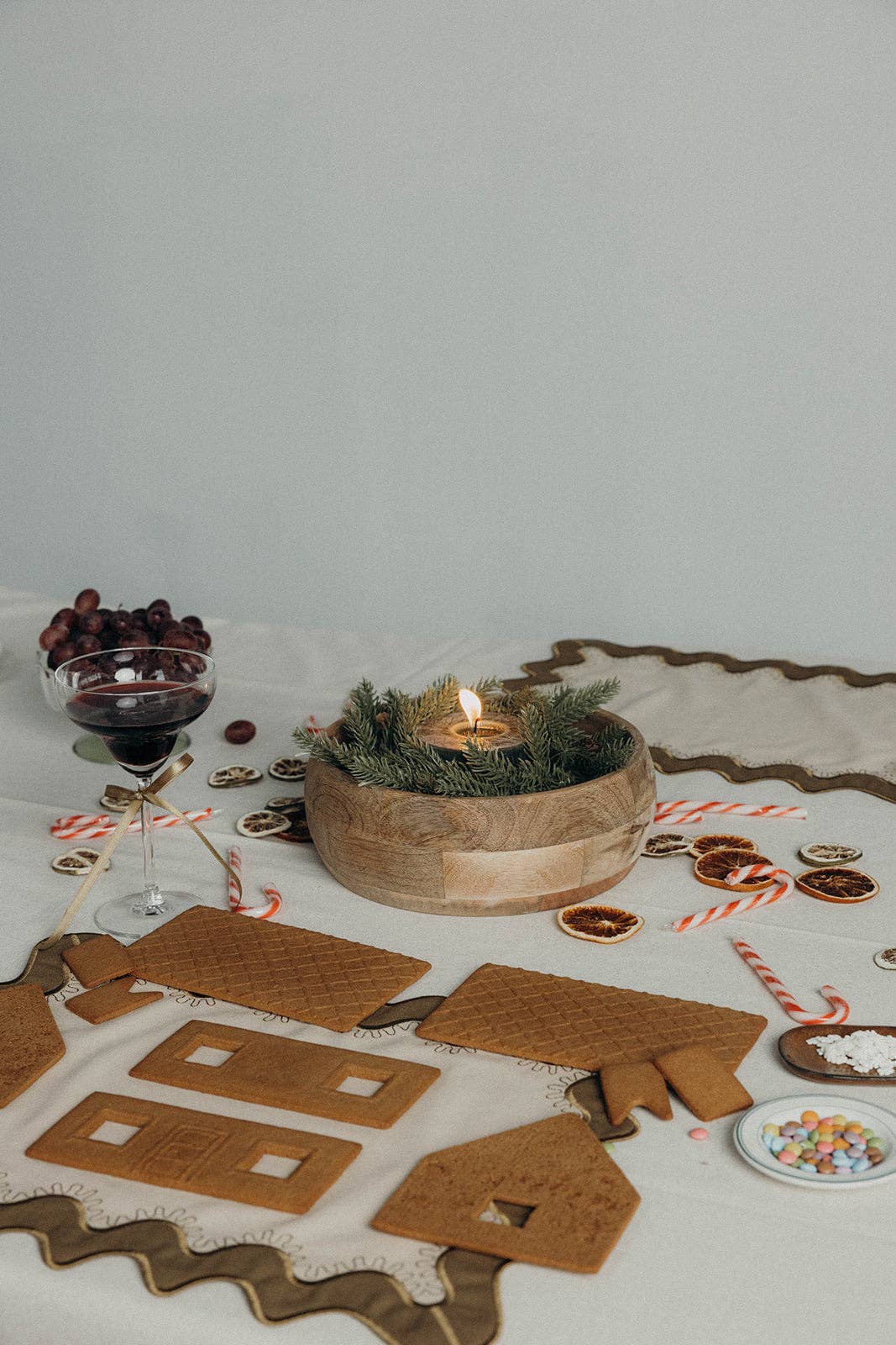 Vivé - Wholesale Placemat - Gisèle Scallop Placemat with embroidered detail6