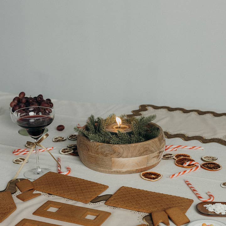 Vivé - Wholesale Placemat - Gisèle Scallop Placemat with embroidered detail6