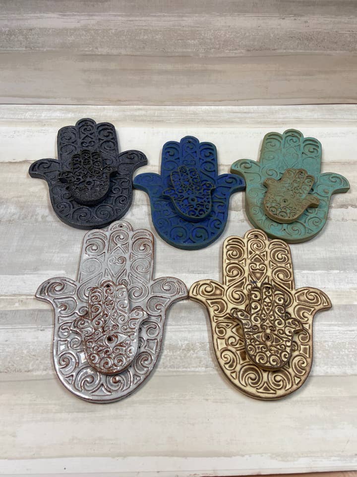 Hamsa, brûleur d'encens, plat Palo Santo, plat à bavure pour la vente par Bari Moss Ceramics