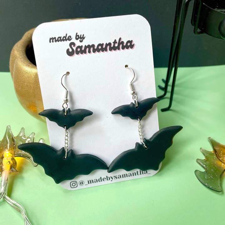 Två nivåer dangly bat örhängen | Halloween örhängen för wholesale av Made By Samantha