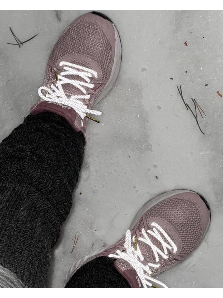 The Shoelace Brand – wholesale Skosnören - Unisex – Runda reflexsnören i svart – reflektiva skosnören i elegant svart3