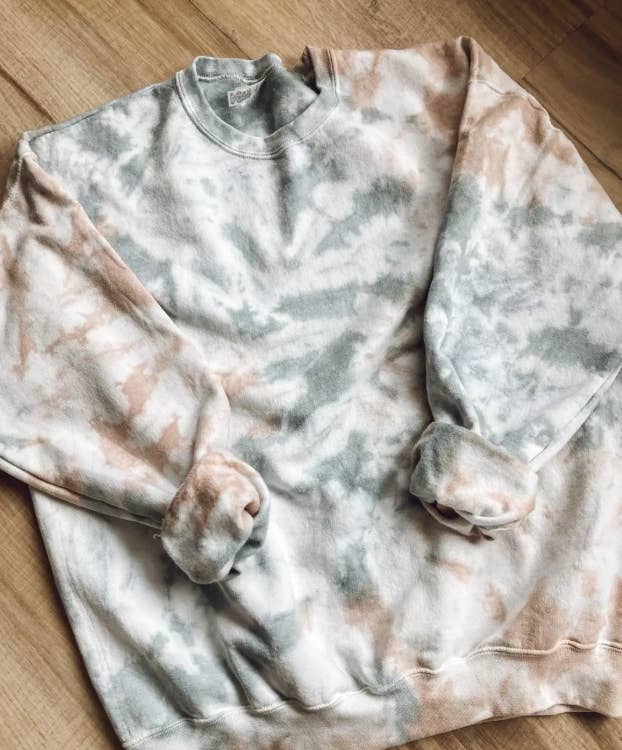 White House Co - Wholesale Sweatshirt - Women's - Mama Tie Dye Crewneck 1