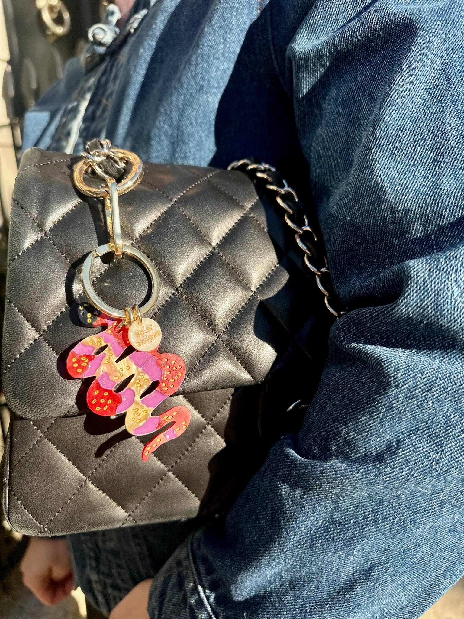 Solar Eclipse – Porta-chaves - Mulher por atacado – Pingente de Mala + Porta-Chaves Pintado à Mão em Forma de Cobra | Ecológico7