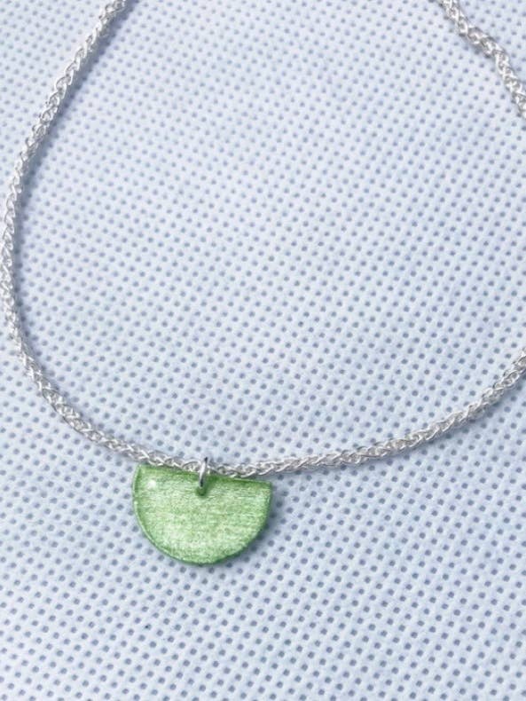 Fußkettchen - irisierender grüner Halbkreis für den Großhandel von La Chaumière à Bijoux