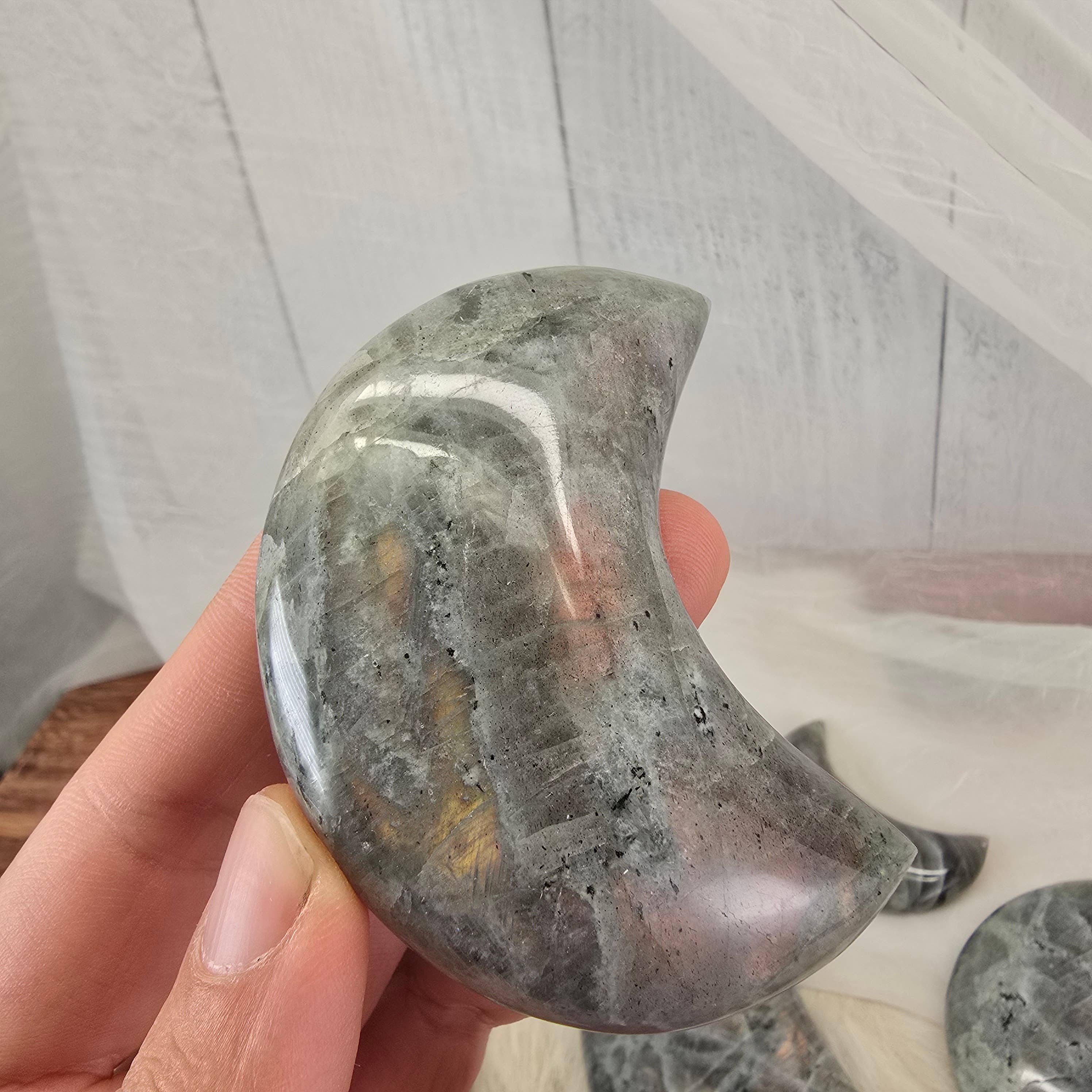 Aquamarine Daydream Wholesale – wholesale Andlig sten/kristall – Polerade månskärvor i labradorit per kilo1