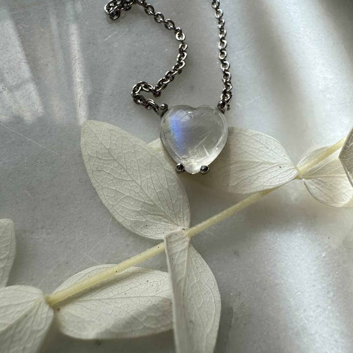 Kimiya Designs - Wholesale Pendant/Charm Necklace - Dainty Solitaire Cabochon Heart Moonstone Necklace