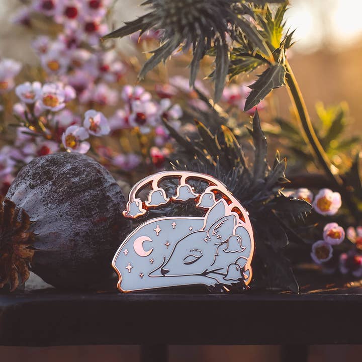 PRÉCOMMANDE* Faon Starlight - Épingle en émail (jour ou nuit) pour la vente par The Pickety Witch
