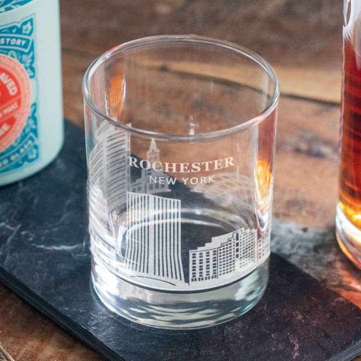 Benoit's Design Co. - Vendita all'ingrosso Bicchieri da cocktail/superalcolici - Occhiali incisi sullo skyline di Rochester, New York0