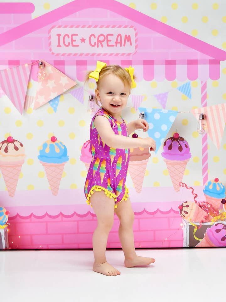 Barboteuse en soie de lait à pompons et crème glacée pour la vente par Great Lakes Kids Apparel