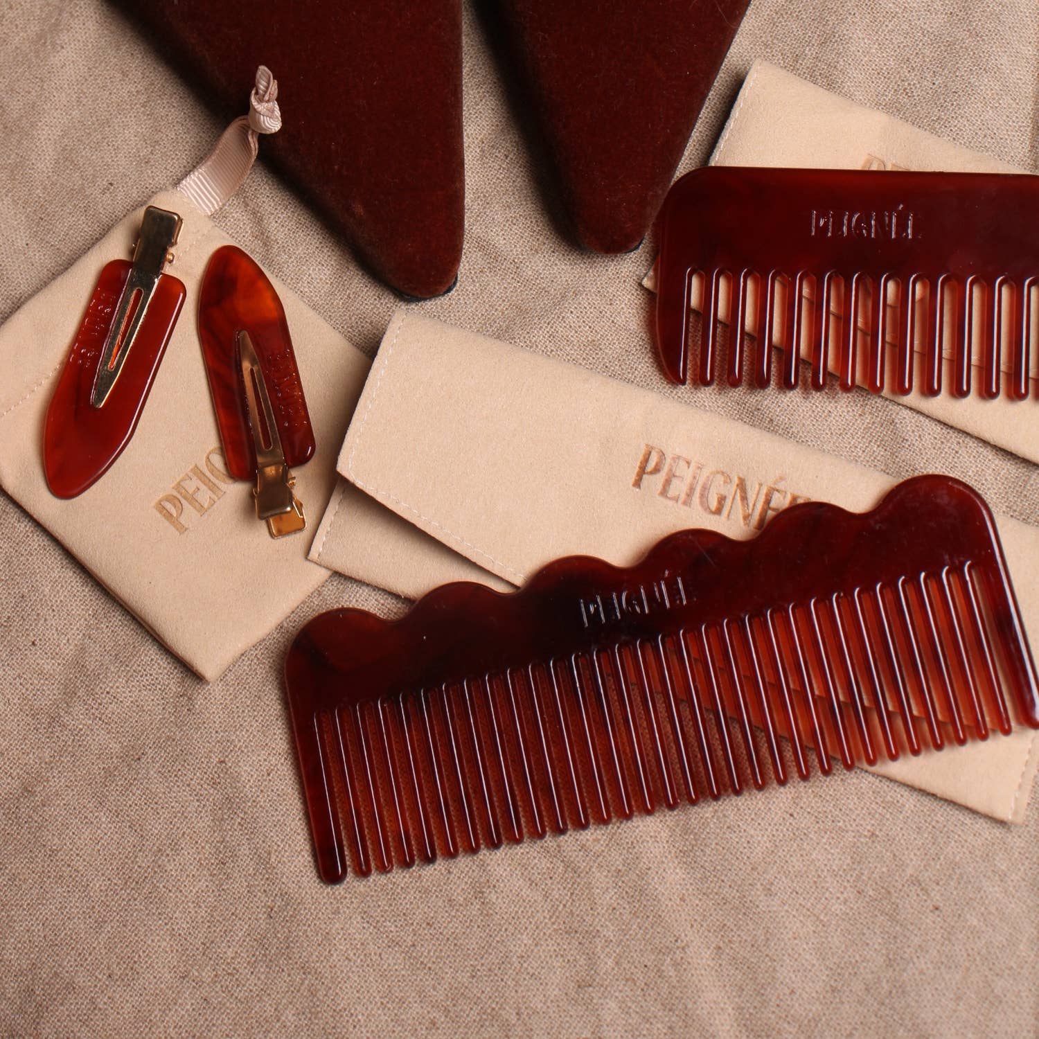 Peignee Paris - Wholesale Hair Brush/Comb - Signature comb - Moulin Rouge3