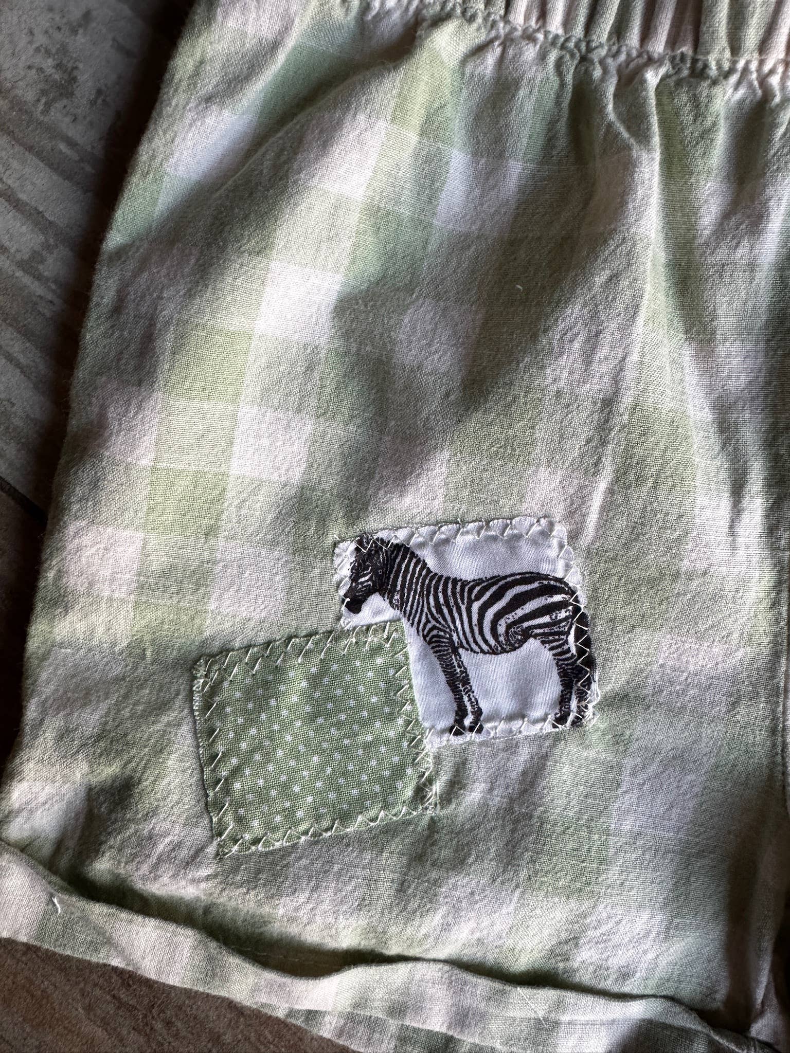 Hammy Downs Threads - Vente Ensemble haut et short – enfant - Ensemble de points et carrés zébrés
Taille-12M Uniquement 1 disponible. Pièce unique2