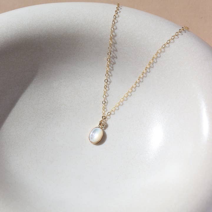 Token Jewelry - Wholesale Pendant/Charm Necklace - Aurelia Mother of Pearl Pendant Necklace