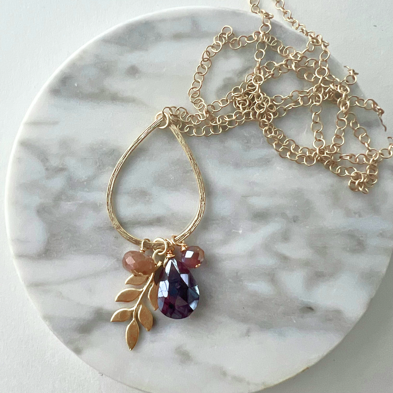 Dana Herbert - Vente Colliers à pendentif - Collier avec pendentif en forme de larme en or3