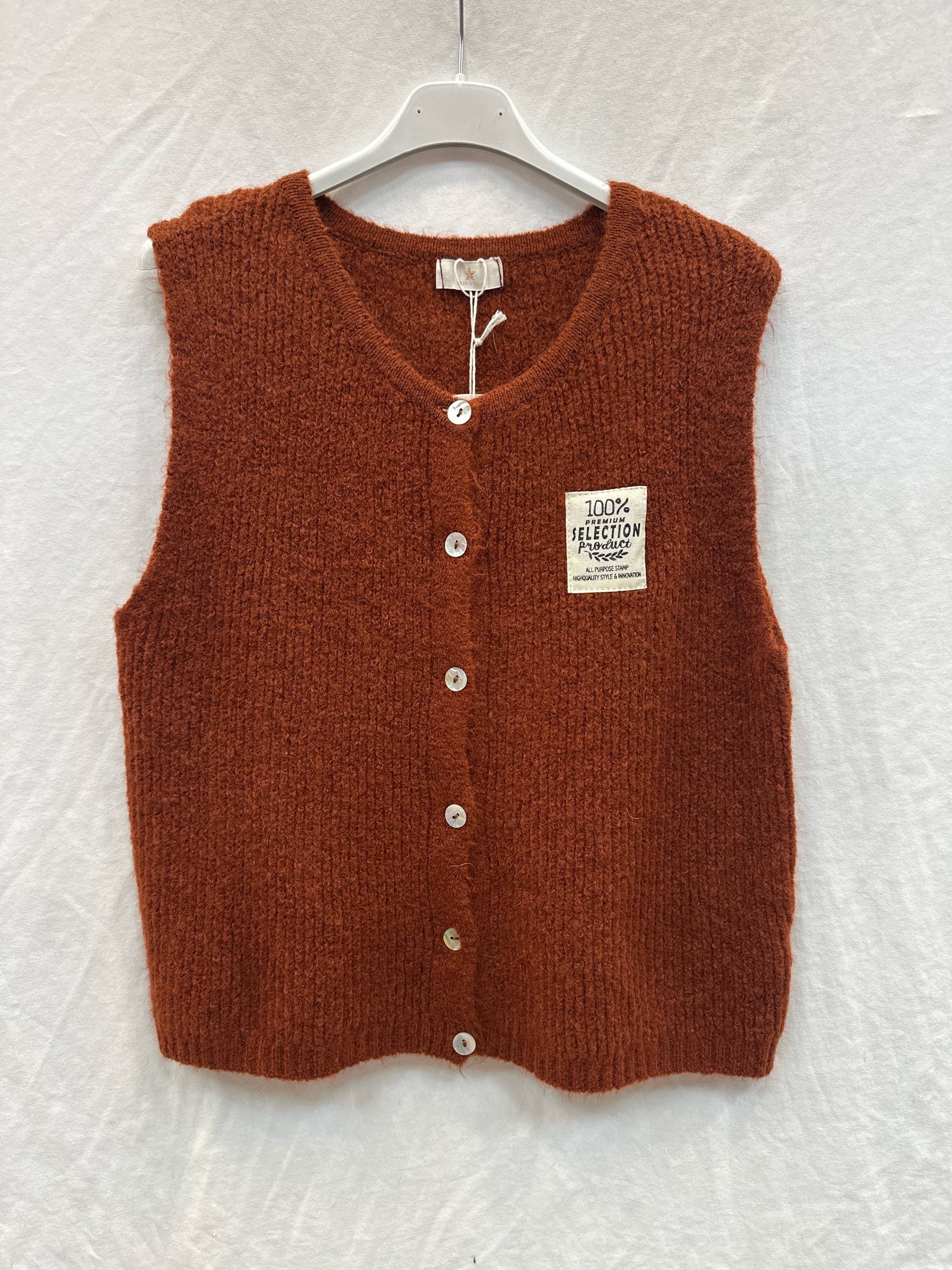 Mimi & Gogo - Wholesale Outerwear Vest - Women's - Knit vest with patch @35577_GiEcussonMaille8