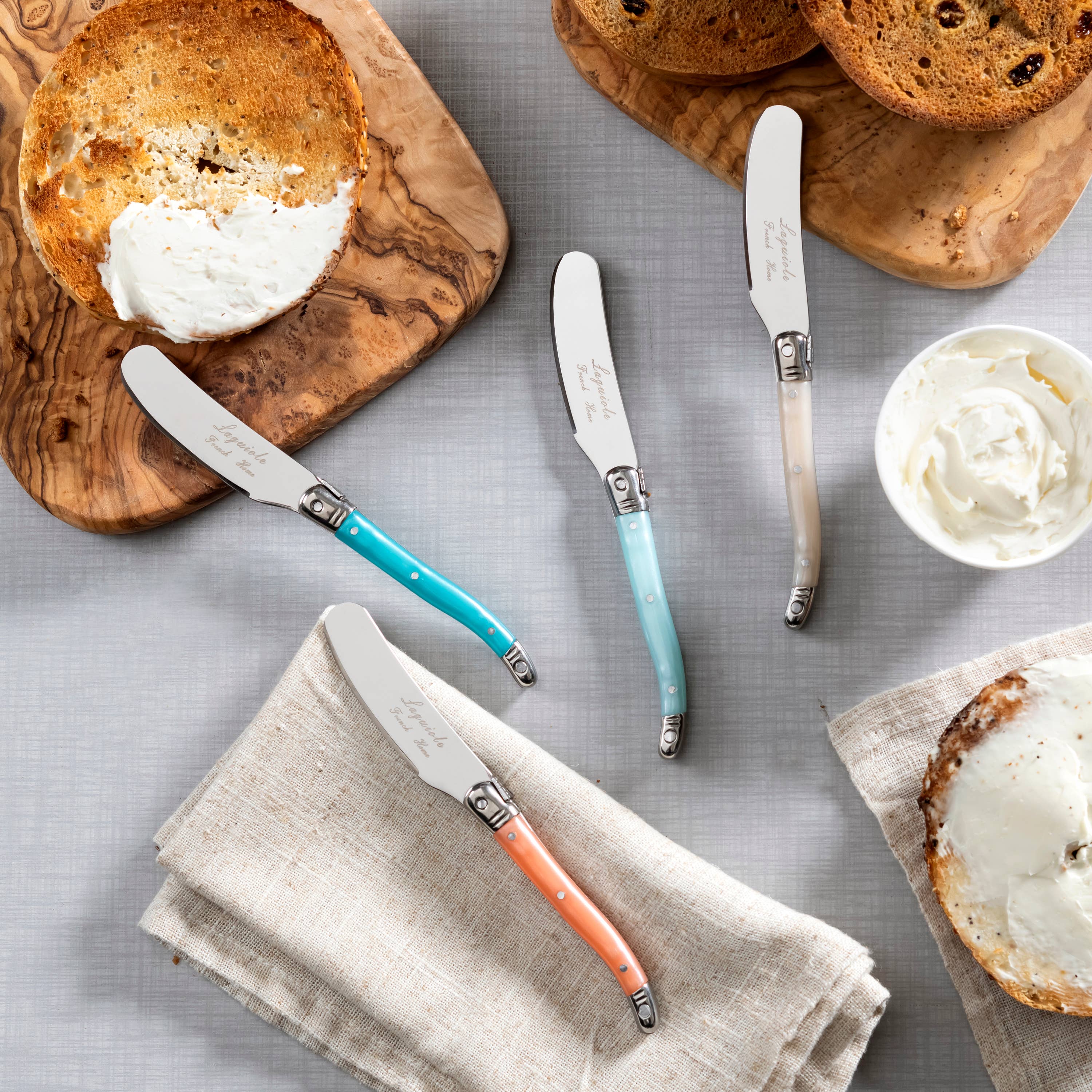 French Home - Vendita all'ingrosso Coltello da formaggio - Set di 4 spatole Laguiole con manici in corallo e turchese4