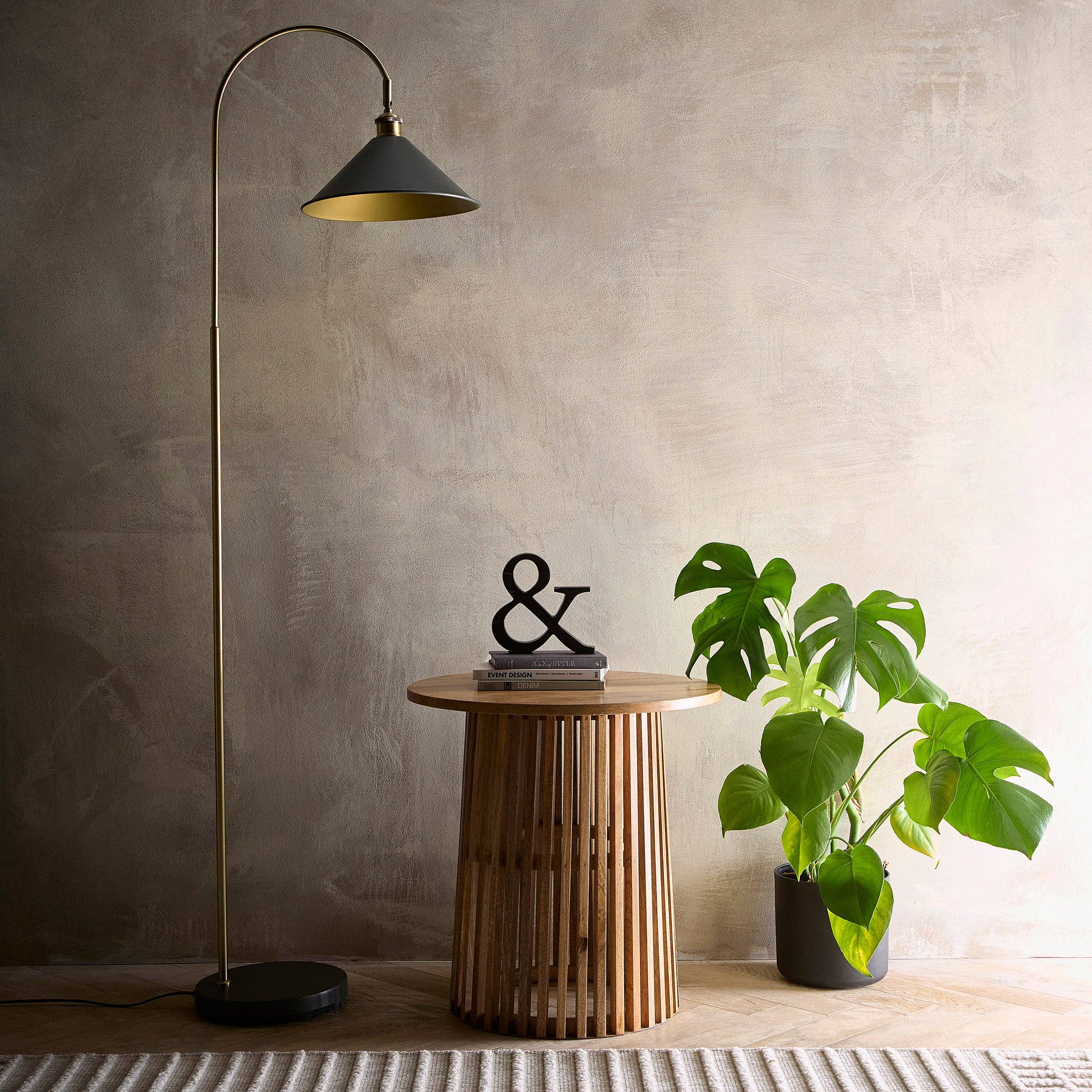 K LIVING – wholesale Floor lamp – Charcoal Painted Lamps with an Antique Brass finish Available in a Table Lamp, Floor Lamp and Ceiling Pendant1