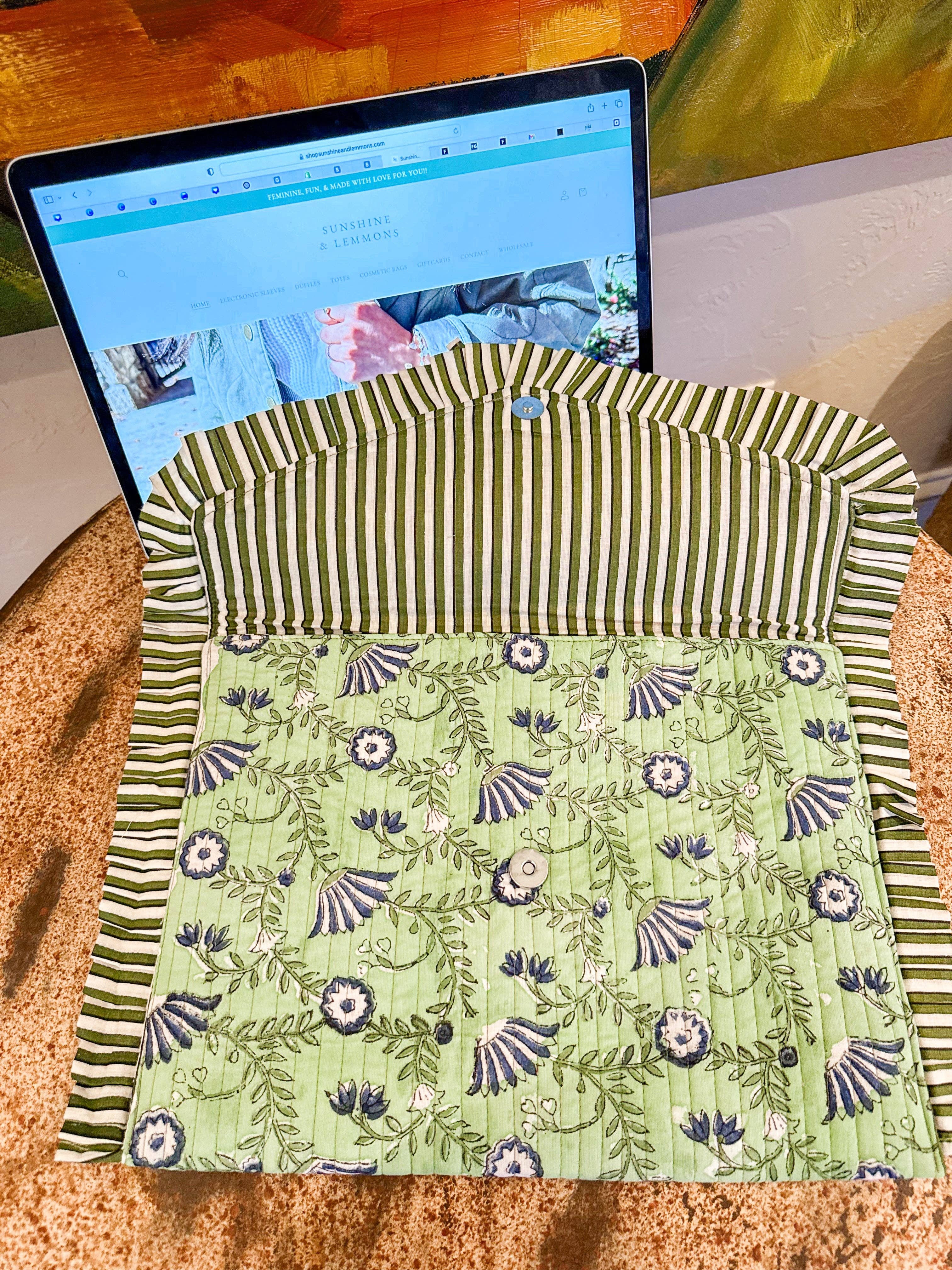 Sunshine & Lemmons - Wholesale Laptop/Tablet Case - Women's - Grace Electronic Sleeve1