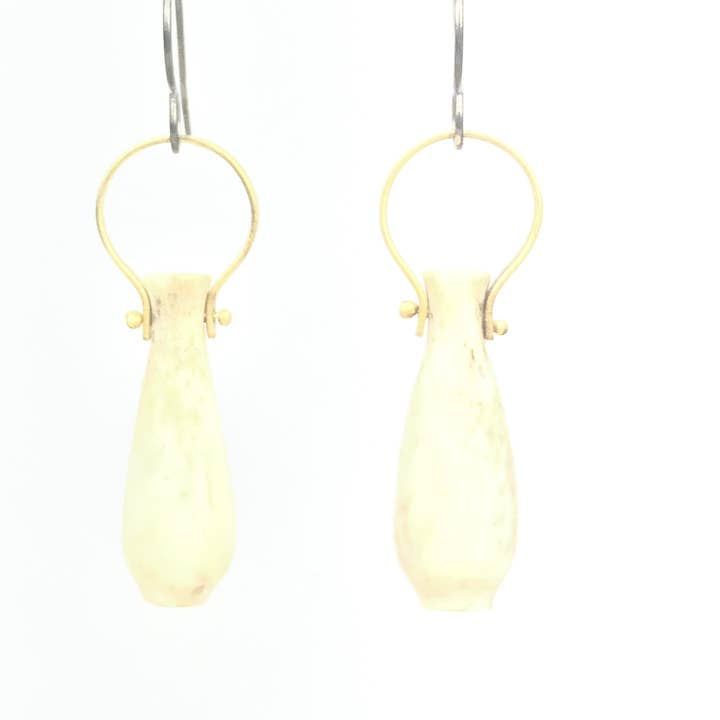 Shed Deer Antler Vessel Drop Earrings för wholesale av Eric Silva