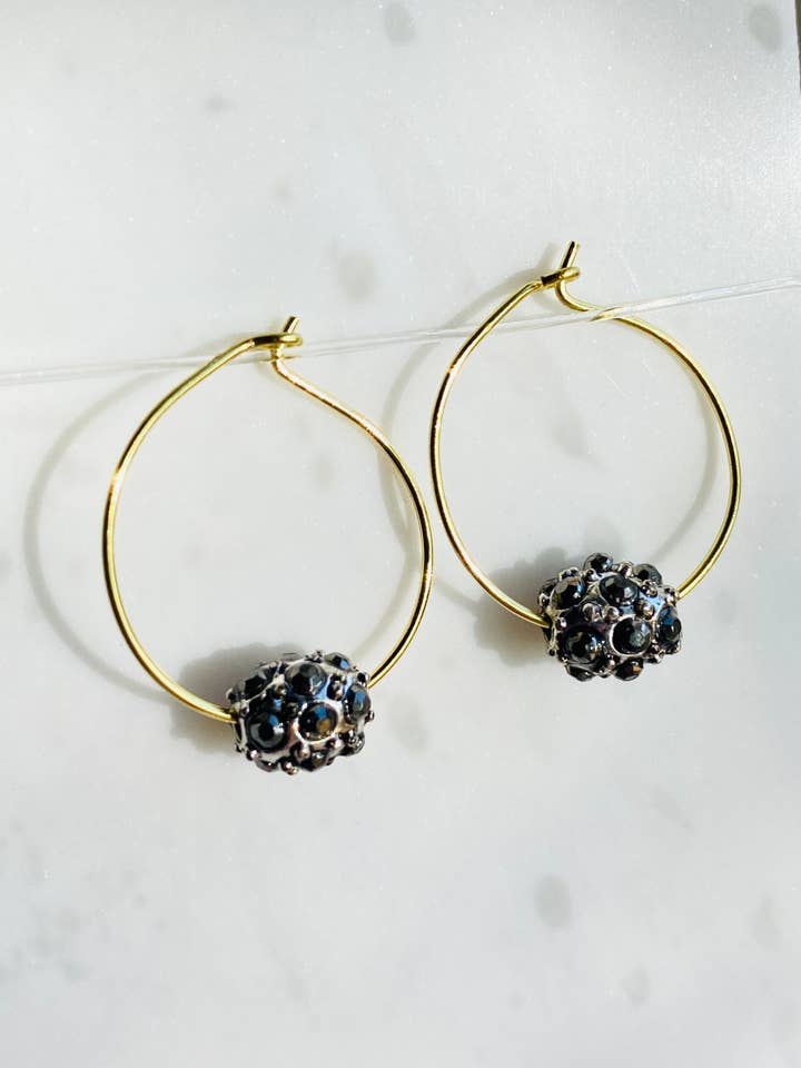 Boucles d'oreilles à boucle baril en marcassite pour la vente par Earth & Sparkle