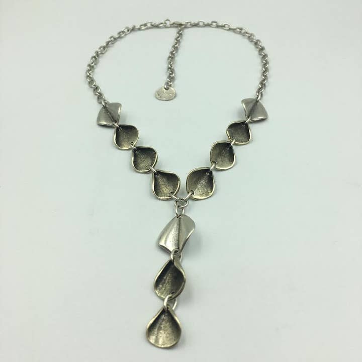 Halskæde med Faldende Kronblade for engroshandel hos Volare