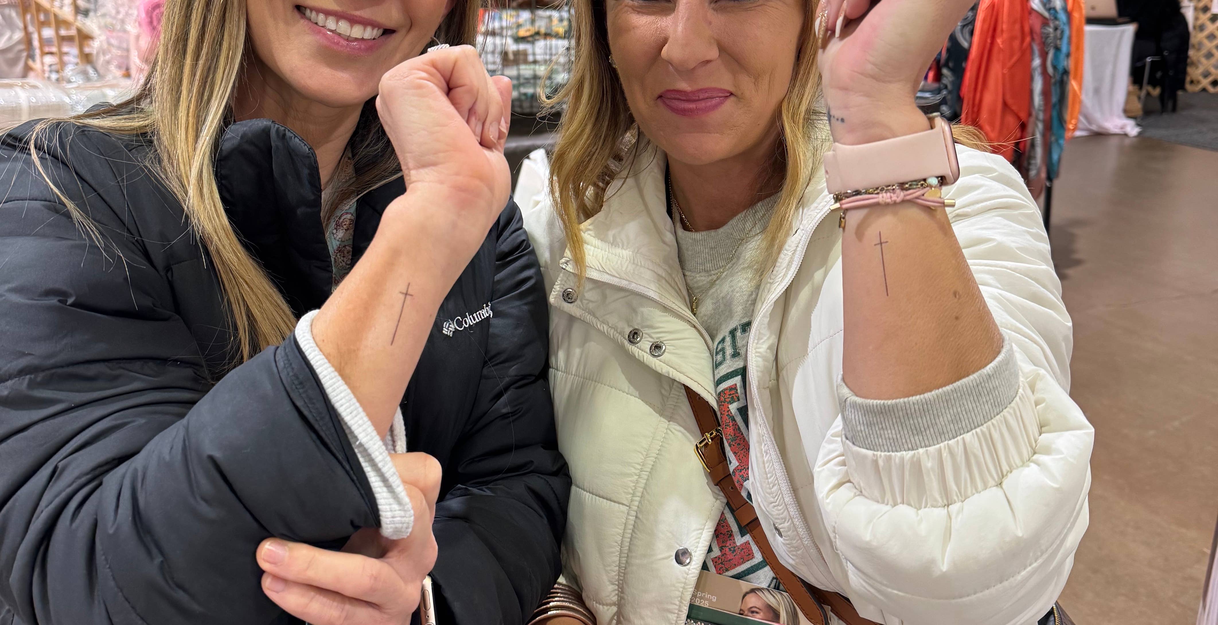 Words for a Season - Vente Tatouages temporaires - Croix (forme) Tatouage Temporaire Poignet ou Doigt, Chrétien, Délicat1