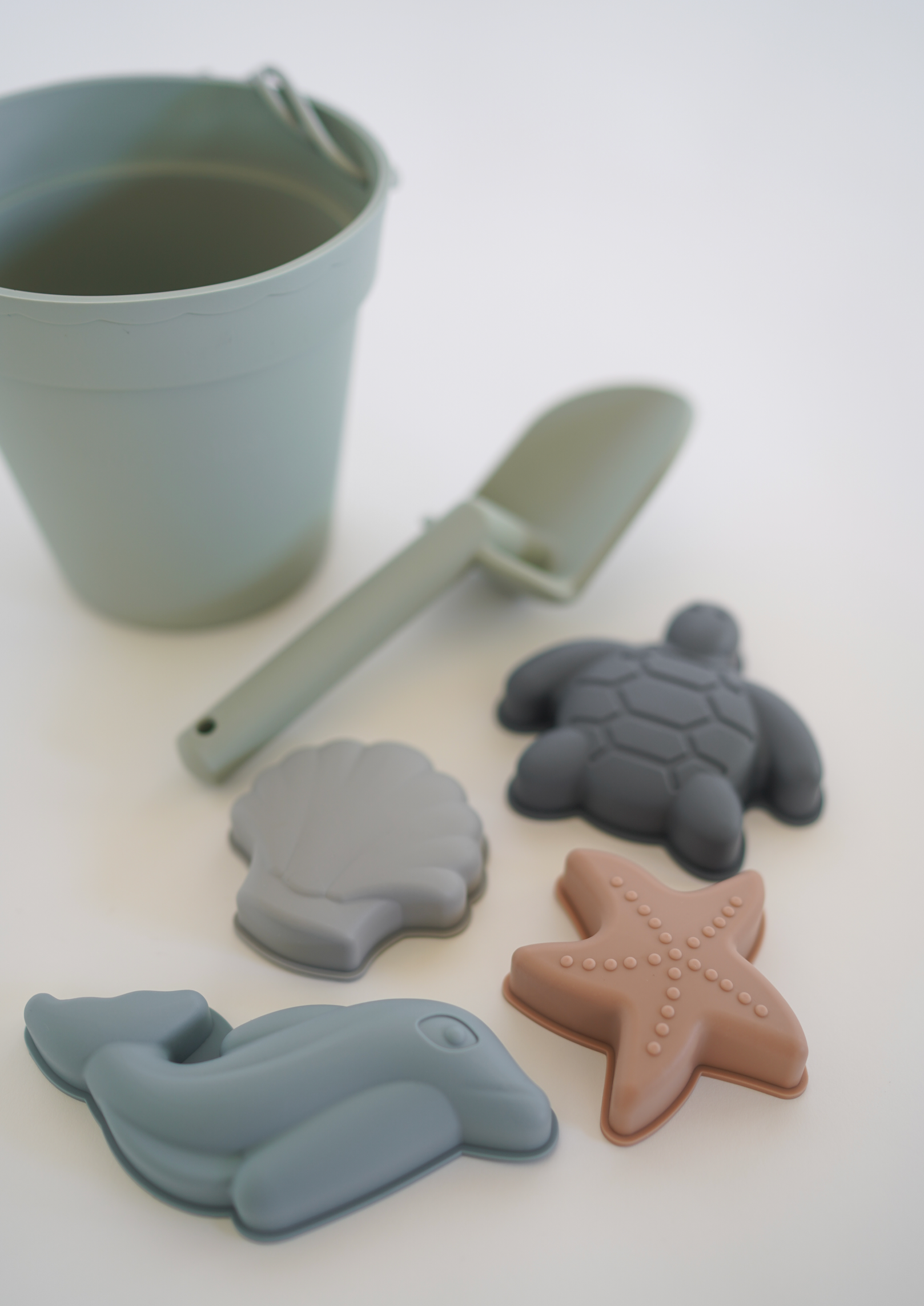 ava + oliver - Wholesale Beach/Pool Toy - Kids & Baby - Sage Green Beach Set3