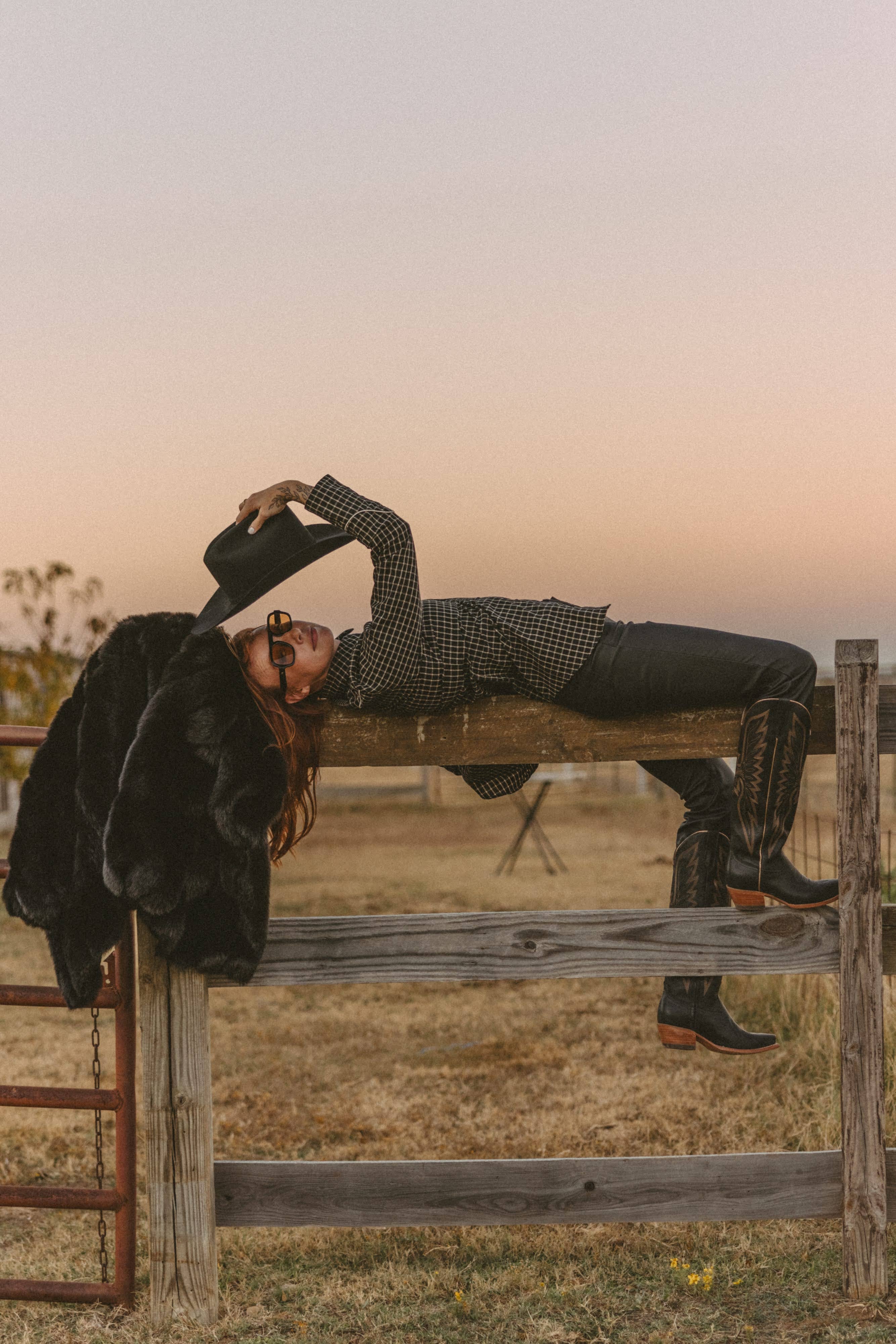 Rodeo Hippie - Wholesale Button Down Shirt - Women's - MOD WESTERN BUTTON BLOUSE (Pre-pack 2/2/2/1)2