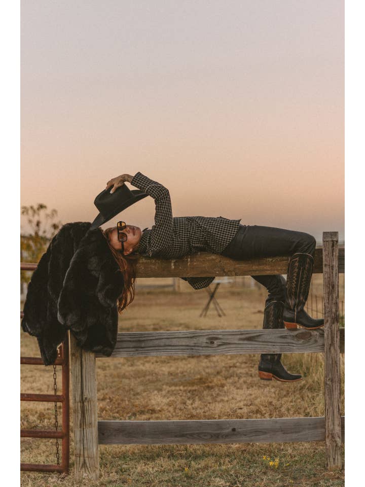 Rodeo Hippie - Wholesale Button Down Shirt - Women's - MOD WESTERN BUTTON BLOUSE (Pre-pack 2/2/2/1)2