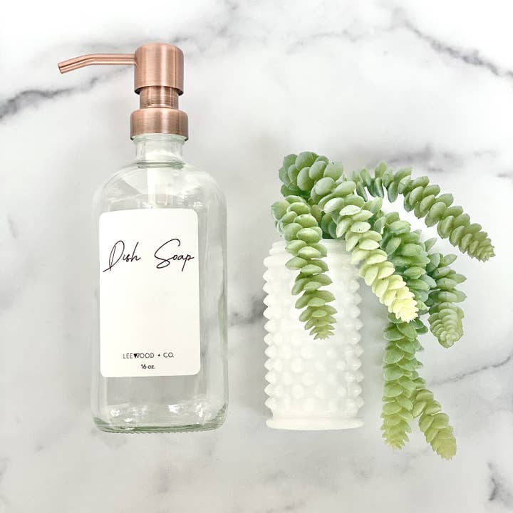 Collection Signature | Distributeur en verre transparent pour la vente par LEEWOOD + CO.