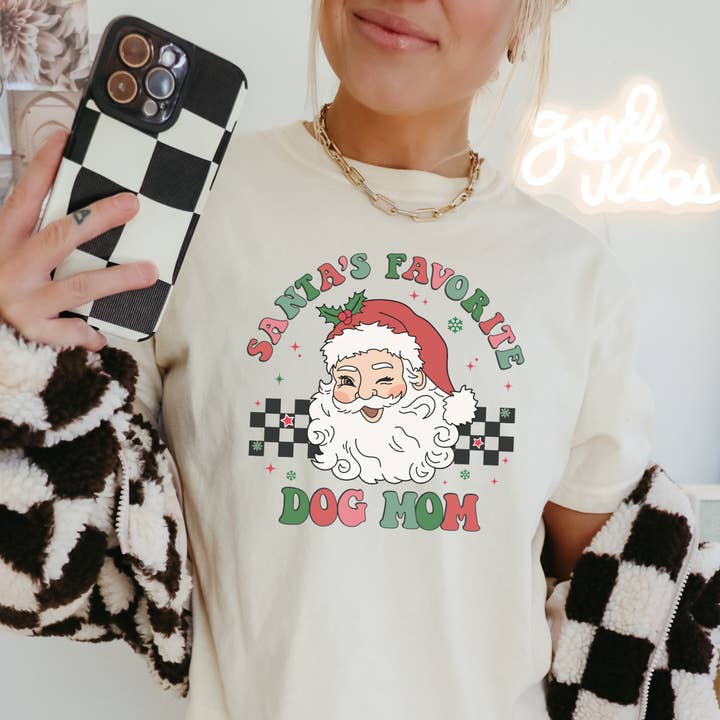 Santa's Favorite Dog Mom Christmas Tee S-3XL Retro Shirt for wholesale by be a beam