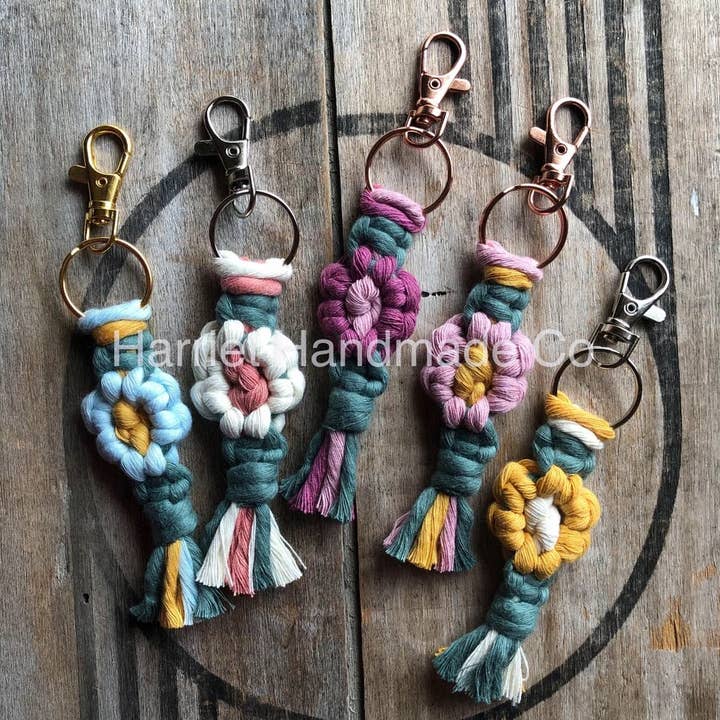Single Daisy Flower Macramé Keychain – Variety Pack, Green
for wholesale by Harriet Handmade Co.