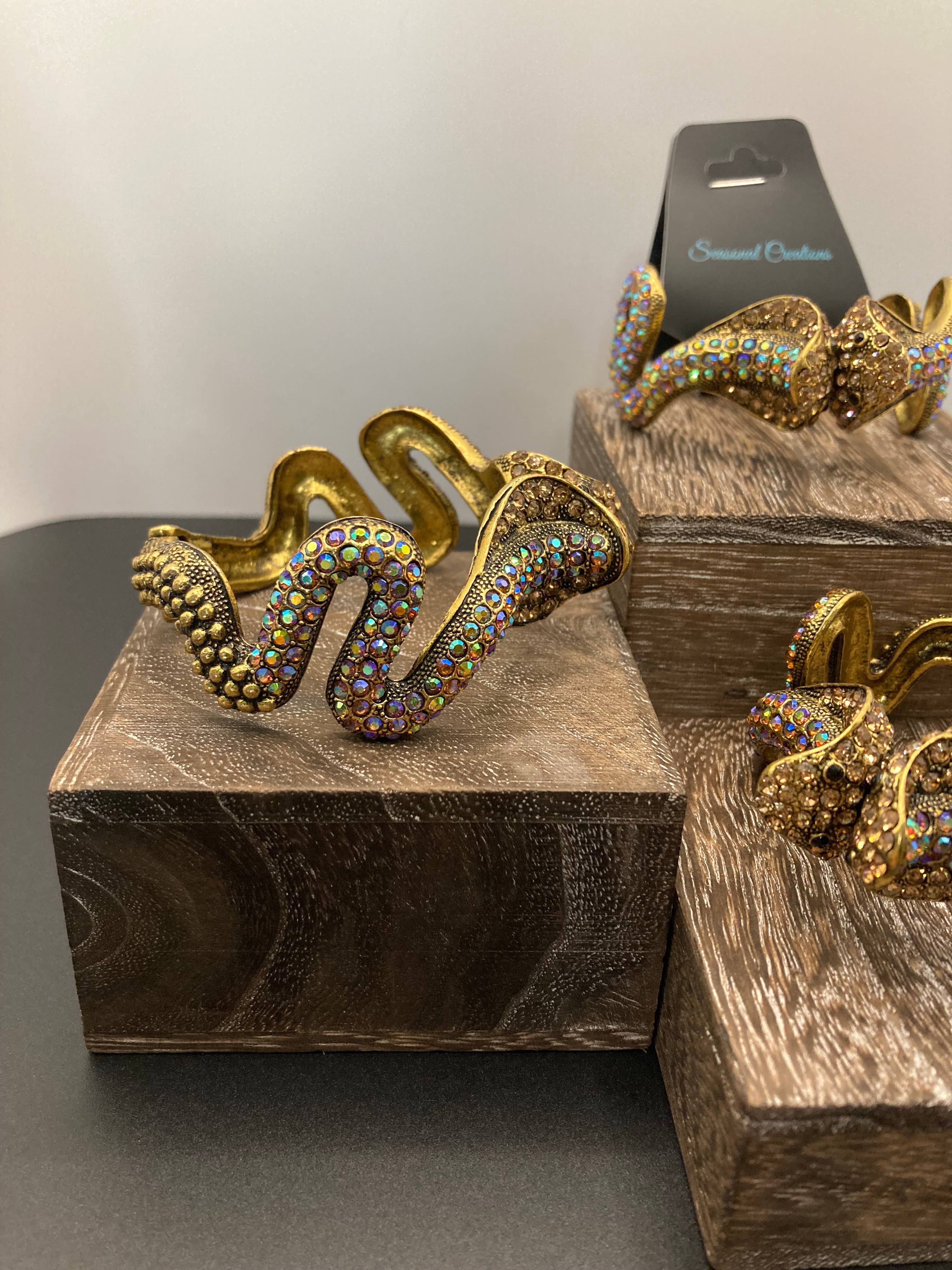 Seasonal Creations – wholesale Jewellery set – Cobra bangle bracelet 1